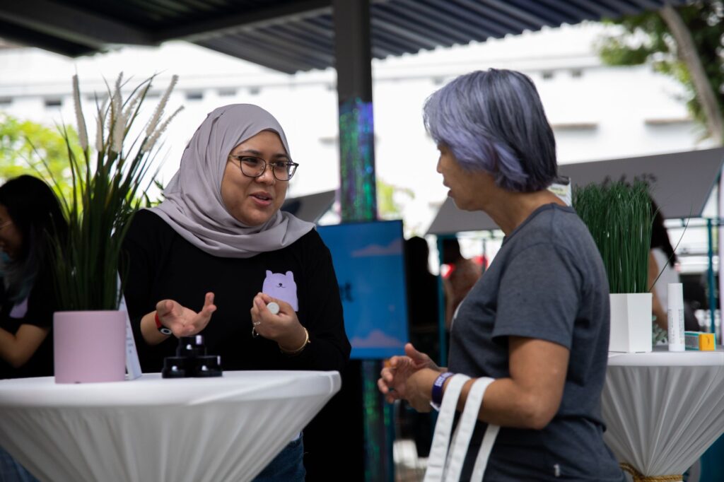 Zumvet staff communicating with a lady